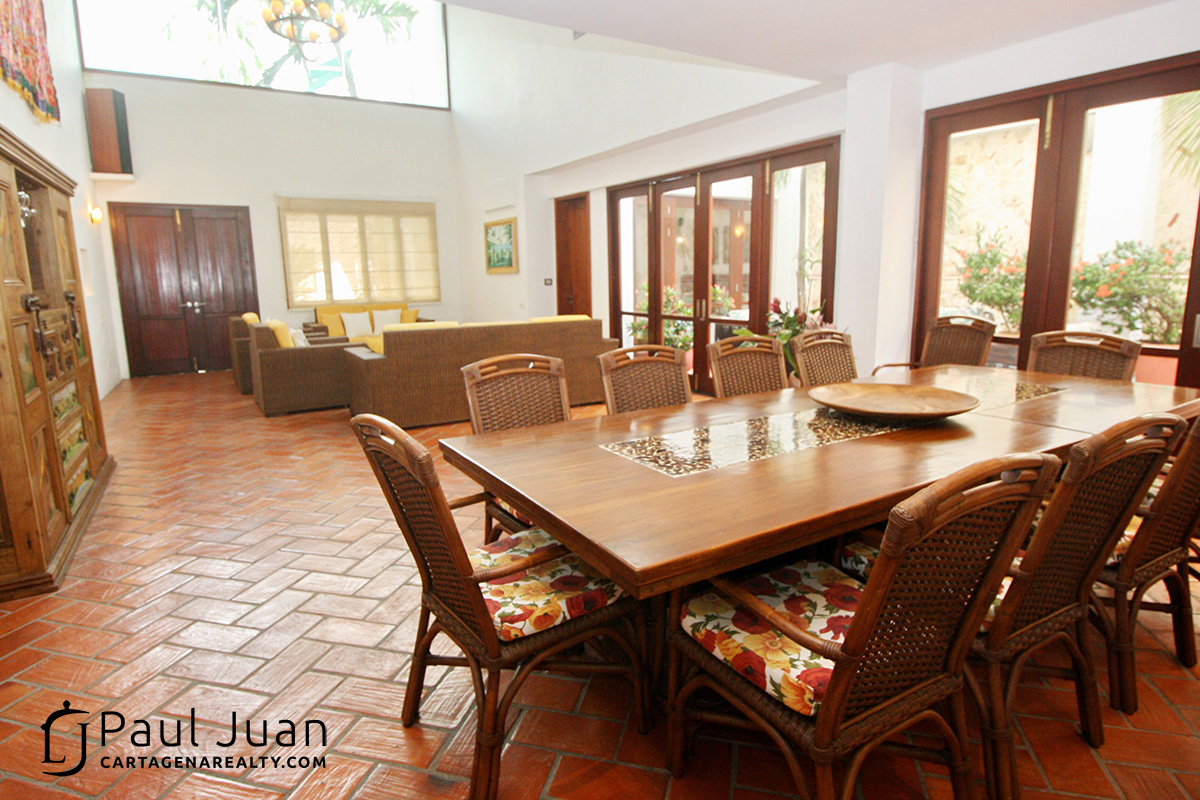 Majestic colonial ambiance apartment